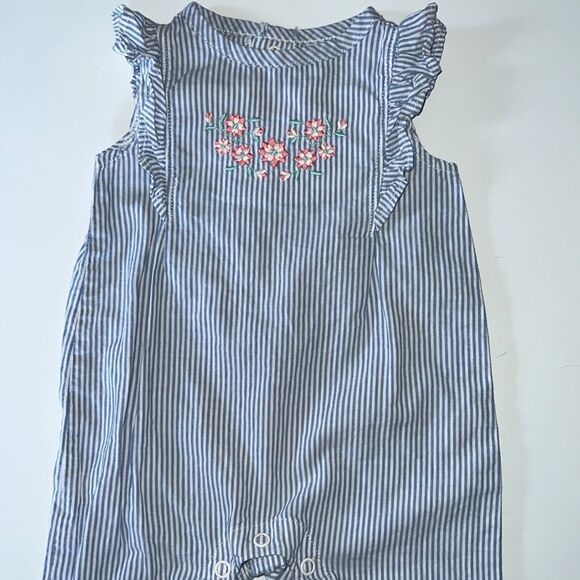 Carter's Other - 🛍 PRETTY Little Girls OUTFIT size 3 Months 🛍